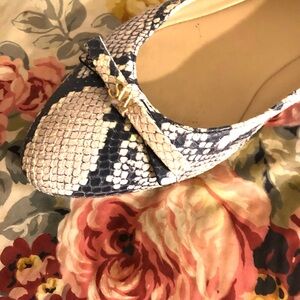 STUART WEITZMAN LEATHER PYTHON FLATS SHOES SIZE 9